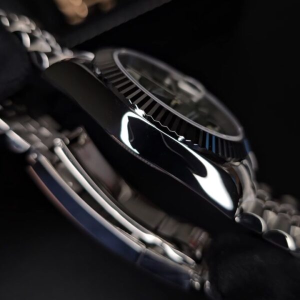 Water-resistant watch, gold case, silicone strap